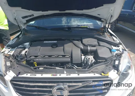 2015 Volvo Xc60 T6 R-Design Platinum z USA, uszkodzony, nr VIN YV4902RH2F2566313